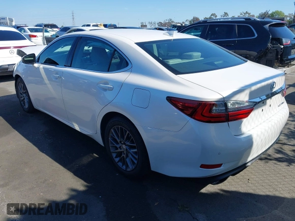 2018 Lexus ES with VIN 58ABK1GG1JU116186, listed as a IAAI auction lot 41981965 with 98,233 mi miles. Bid and sale history available at carsss.com. Image 3.