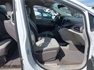 2017 Chrysler Pacifica Touring-L with VIN 2C4RC1BG2HR524640, listed as a IAAI auction lot 41712913 with 174,161 mi miles. Bid and sale history available at carsss.com. Image 5.