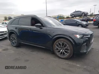 2025 Mazda CX-70 S Premium z VIN JM3KJDHC0S1110448, wystawiony jako IAAI lot #41533055 z przebiegiem 2 482 mil mil oraz . Historia ofert i sprzedaży dostępna na DreamBid. Obrazek 13.