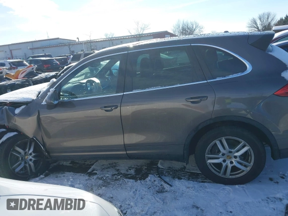 2016 Porsche Cayenne z VIN WP1AA2A21GLA05440, wystawiony jako IAAI lot #41358574 z przebiegiem 96 167 mil mil oraz . Historia ofert i sprzedaży dostępna na DreamBid. Obrazek 15.