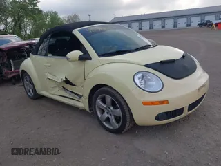 2006 Volkswagen Beetle z VIN 3VWSF31Y56M321421, wystawiony jako IAAI lot #42172808 z przebiegiem 160 238 mil mil oraz . Historia ofert i sprzedaży dostępna na DreamBid. Obrazek 1.