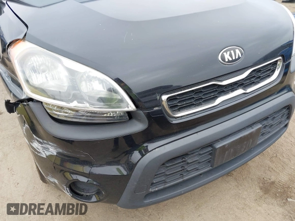 2013 Kia Soul + z VIN KNDJT2A66D7569863, wystawiony jako IAAI lot #42107481 z przebiegiem 101 780 mil mil oraz . Historia ofert i sprzedaży dostępna na DreamBid. Obrazek 6.