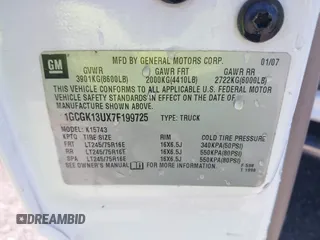 2007 Chevrolet Silverado 1500HD LS z VIN 1GCGK13UX7F199725, wystawiony jako IAAI lot #42098940 z przebiegiem Nie podano mil oraz . Historia ofert i sprzedaży dostępna na DreamBid. Obrazek 9.