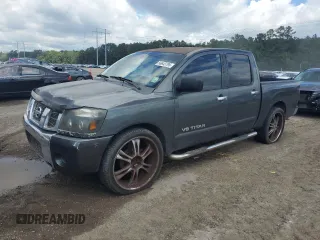 2007 Nissan Titan XE z VIN 1N6BA07A87N228438, wystawiony jako Copart lot #56643795 z przebiegiem 210 038 mil mil oraz Czysty tytuł • Clean title. Historia ofert i sprzedaży dostępna na DreamBid. Obrazek 1.