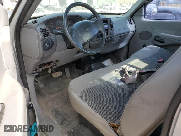 1998 Ford F-150 z VIN 1FTZF18W9WKA65043, wystawiony jako Copart lot #48902695 z przebiegiem 133 727 mil mil oraz Szkoda całkowita • Salvage title. Historia ofert i sprzedaży dostępna na DreamBid. Obrazek 8.