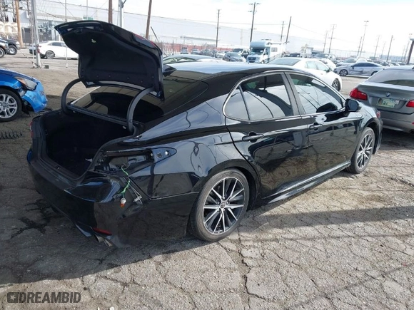 2021 Toyota Camry SE Nightshade with VIN 4T1T11AKXMU552275, listed as a IAAI auction lot 41813796 with 80,889 mi miles. Bid and sale history available at carsss.com. Image 4.