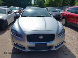 2016 Jaguar XJ R-Sport z VIN SAJWA1C7XG8W02813, wystawiony jako IAAI lot #42508758 z przebiegiem 102 919 mil mil oraz . Historia ofert i sprzedaży dostępna na DreamBid. Obrazek 12.