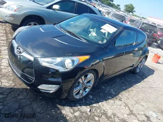 2013 Hyundai Veloster w/Black Int with VIN KMHTC6AD5DU120315, listed as a IAAI auction lot 40062472 with 111,041 mi miles. Bid and sale history available at carsss.com. Image 19.