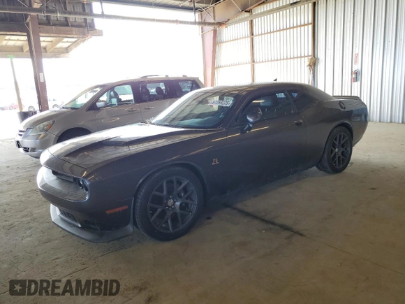 2016 Dodge Challenger R/T Scat Pack z VIN 2C3CDZFJXGH240494, wystawiony jako Copart lot #57259225 z przebiegiem 54 651 mil mil oraz Tytuł czysty. Historia ofert i sprzedaży dostępna na DreamBid. Obrazek 1.