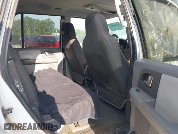 2004 Ford Expedition Special Service with VIN 1FMPU15L24LA88545, listed as a IAAI auction lot 42466669 with 295,989 mi miles and . Bid and sale history available at DreamBid. Image 8.