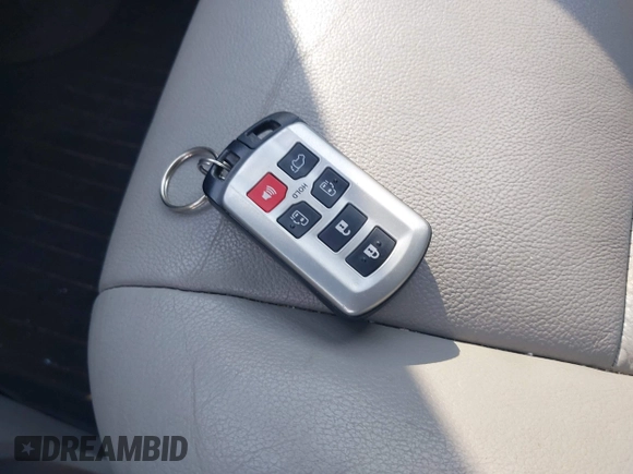 2018 Toyota Sienna XLE Auto Access Seat with VIN 5TDYZ3DC2JS926543, listed as a IAAI auction lot 42250898 with 138,489 mi miles and . Bid and sale history available at DreamBid. Image 11.