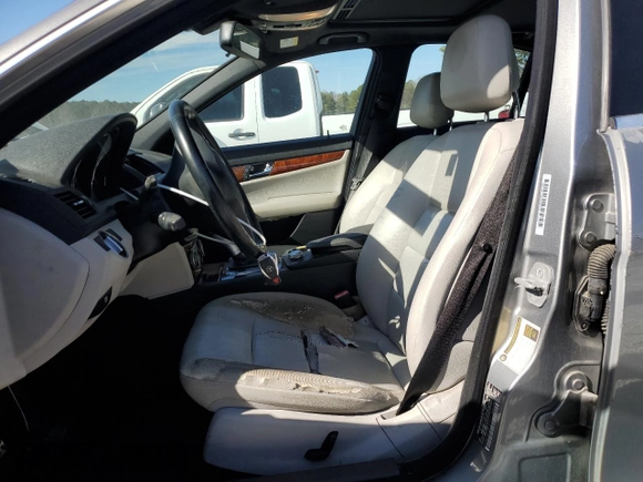 2011 Mercedes-Benz C 300 Sport с VIN WDDGF5EBXBR157415, выставлен на аукционе Copart как лот 46500545 с пробегом 142 927 миль миль и Чистый • Clean title. История ставок и продаж доступна на DreamBid. Изображение 7.