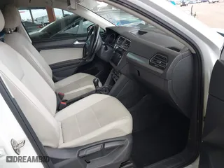 2018 Volkswagen Tiguan SEL with VIN 3VV3B7AX0JM001709, listed as a IAAI auction lot 41702672 with 146,499 mi miles. Bid and sale history available at carsss.com. Image 5.