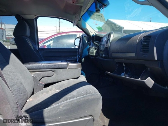 2008 Chevrolet Silverado 1500 Work Truck with VIN 1GCEC19C58Z175643, listed as a IAAI auction lot 41610672 with 1 mi miles. Bid and sale history available at carsss.com. Image 5.