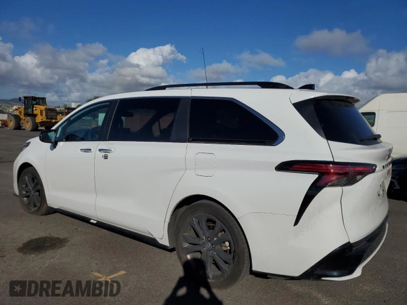 2024 Toyota Sienna XSE with VIN 5TDDRKEC7RS192680, listed as a Copart auction lot 87912735 with 27,806 mi miles and Clean Title. Bid and sale history available at carsss.com. Image 2.