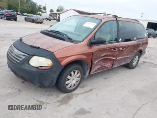 2007 Chrysler Town & Country LWB Touring with VIN 2A4GP54L97R294178, listed as a IAAI auction lot 41326629 with 251,055 mi miles. Bid and sale history available at carsss.com. Image 17.