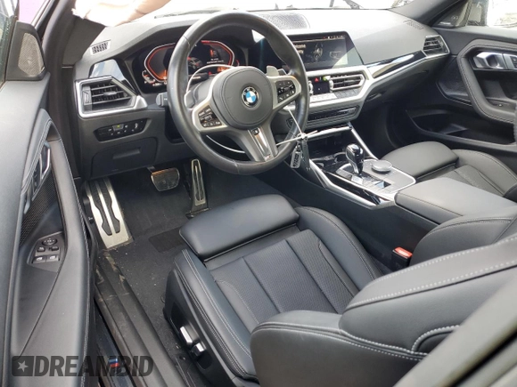 2022 BMW 2 Series M240i xDrive z VIN 3MW53CM09N8C49139, wystawiony jako Copart lot #87320934 z przebiegiem 26 753 mil mil oraz Szkoda całkowita • Salvage title. Historia ofert i sprzedaży dostępna na DreamBid. Obrazek 8.