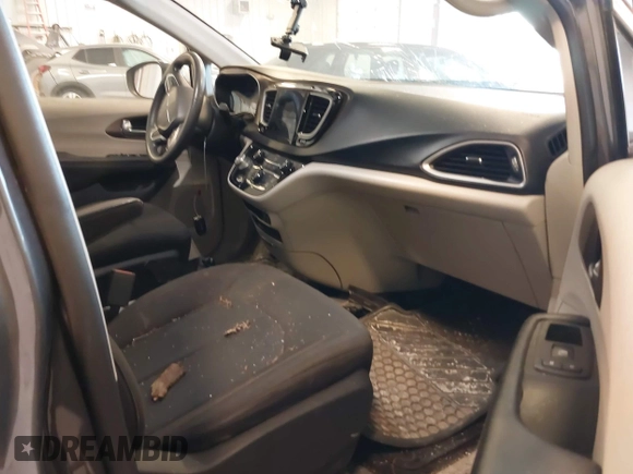 2017 Chrysler Pacifica Touring with VIN 2C4RC1DGXHR502480, listed as a IAAI auction lot 41888752 with 134,923 mi miles and . Bid and sale history available at DreamBid. Image 5.