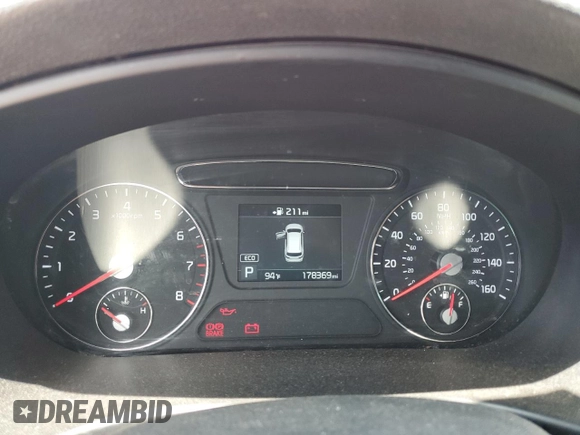 2019 Kia Sorento LX z VIN 5XYPGDA32KG459358, wystawiony jako Copart lot #61191425 z przebiegiem 178 369 mil mil oraz Czysty tytuł • Clean title. Historia ofert i sprzedaży dostępna na DreamBid. Obrazek 9.