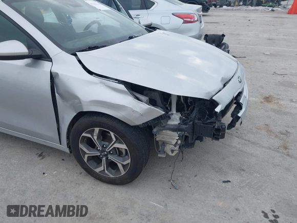 2021 Kia Forte LXS z VIN 3KPF24AD5ME269640, wystawiony jako IAAI lot #41381510 z przebiegiem 107 942 mil mil oraz . Historia ofert i sprzedaży dostępna na DreamBid. Obrazek 6.