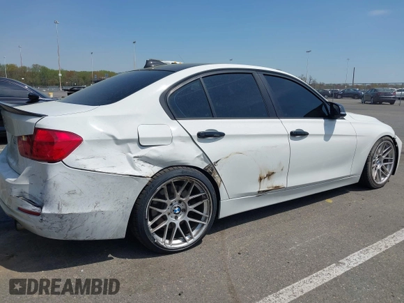 2012 BMW 3 Series 335i z VIN WBA3A9G54CNN67686, wystawiony jako IAAI lot #42106853 z przebiegiem 141 368 mil mil oraz . Historia ofert i sprzedaży dostępna na DreamBid. Obrazek 6.