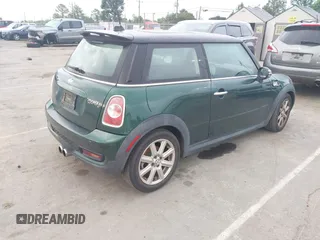 2013 MINI Hardtop S z VIN WMWSV3C50DT397035, wystawiony jako IAAI lot #42386524 z przebiegiem 145 465 mil mil oraz . Historia ofert i sprzedaży dostępna na DreamBid. Obrazek 4.