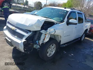 2011 Chevrolet Avalanche LT z VIN 3GNTKFE39BG180128, wystawiony jako IAAI lot #41887676 z przebiegiem 183 098 mil mil oraz . Historia ofert i sprzedaży dostępna na DreamBid. Obrazek 2.