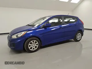 2014 Hyundai Accent GS z VIN KMHCT5AE0EU141822, wystawiony jako Copart lot #54233245 z przebiegiem 137 510 mil mil oraz Czysty tytuł • Clean title. Historia ofert i sprzedaży dostępna na DreamBid. Obrazek 1.