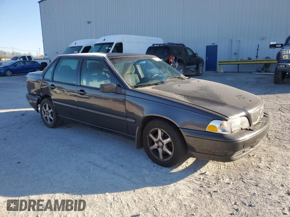 1998 Volvo S70 z VIN YV1LS553XW3480105, wystawiony jako Copart lot #83552564 z przebiegiem 200 181 mil mil oraz Nie do naprawy • Non repairable. Historia ofert i sprzedaży dostępna na DreamBid. Obrazek 4.