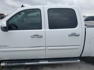 2011 GMC Sierra 1500 Denali z VIN 3GTP2XE25BG404518, wystawiony jako IAAI lot #41504566 z przebiegiem 187 926 mil mil oraz . Historia ofert i sprzedaży dostępna na DreamBid. Obrazek 14.