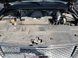 2015 GMC Yukon Denali with VIN 1GKS2CKJ8FR596848, listed as a Copart auction lot 52048105 with 129,935 mi miles and Salvage Title. Bid and sale history available at carsss.com. Image 12.