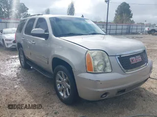 2009 GMC Yukon SLT w/4SB with VIN 1GKFC33029R273453, listed as a IAAI auction lot 41843277 with 194,684 mi miles. Bid and sale history available at carsss.com. Image 1.