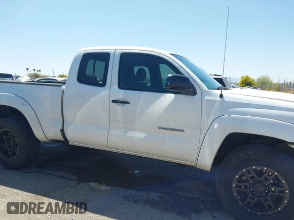 2010 Toyota Tacoma z VIN 5TEUU4EN3AZ725594, wystawiony jako IAAI lot #41951697 z przebiegiem 313 645 mil mil oraz . Historia ofert i sprzedaży dostępna na DreamBid. Obrazek 14.