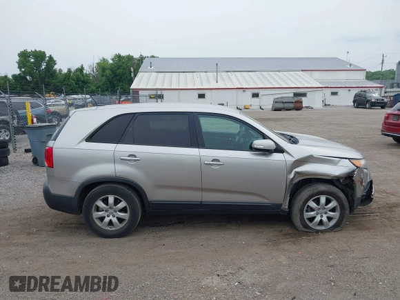 2013 Kia Sorento LX с VIN 5XYKT3A16DG419494, выставлен на аукционе IAAI как лот 42501875 с пробегом 152 100 миль миль и . История ставок и продаж доступна на DreamBid. Изображение 14.