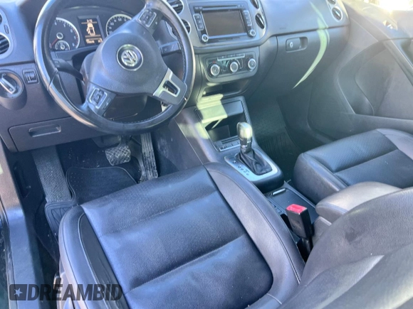 2011 Volkswagen Tiguan SE with VIN WVGBV7AX4BW535519, listed as a Copart auction lot 50371585 with 150,695 mi miles and Clean Title. Bid and sale history available at DreamBid. Image 9.