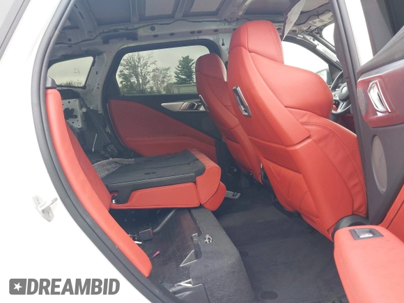 2024 BMW XM z VIN 5YM23CS0XR9U57042, wystawiony jako IAAI lot #40467269 z przebiegiem 2888 mil mil oraz . Historia ofert i sprzedaży dostępna na DreamBid. Obrazek 8.