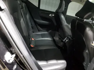 2021 Volvo XC40 Momentum z VIN YV4162UK2M2562967, wystawiony jako Copart lot #85643554 z przebiegiem 25 497 mil mil oraz Szkoda całkowita • Salvage title. Historia ofert i sprzedaży dostępna na DreamBid. Obrazek 11.