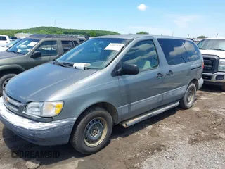1998 Toyota Sienna LE z VIN 4T3ZF13C3WU040160, wystawiony jako IAAI lot #42457548 z przebiegiem 226 516 mil mil oraz . Historia ofert i sprzedaży dostępna na DreamBid. Obrazek 2.