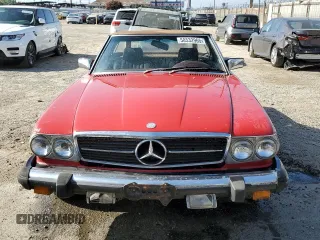 1982 Mercedes-Benz 380 SL z VIN WDBBA45AXCB011223, wystawiony jako Copart lot #58532965 z przebiegiem 270 052 mil mil oraz Tytuł czysty. Historia ofert i sprzedaży dostępna na DreamBid. Obrazek 5.