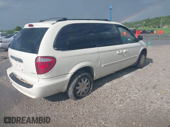 2007 Chrysler Town & Country LWB Touring with VIN 2A4GP54L67R151544, listed as a IAAI auction lot 42027456 with Not Provided miles. Bid and sale history available at carsss.com. Image 4.