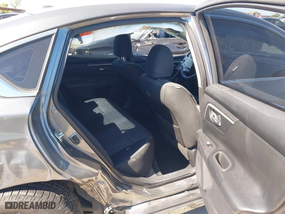 2018 Nissan Altima 2.5 SV with VIN 1N4AL3AP1JC102695, listed as a IAAI auction lot 40440992 with 58,063 mi miles. Bid and sale history available at carsss.com. Image 8.