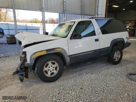 1998 Chevrolet Tahoe with VIN 3GNEK18R8WG147672, listed as a Copart auction lot 81992104 with 313,665 mi miles and Salvage Title. Bid and sale history available at carsss.com. Image 1.