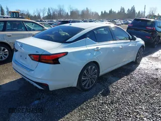 2023 Nissan Altima SL with VIN 1N4BL4EV3PN319391, listed as a IAAI auction lot 41532688 with 16,233 mi miles and . Bid and sale history available at DreamBid. Image 4.