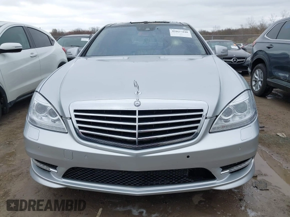 2012 Mercedes-Benz S 550 z VIN WDDNG7DB2CA456186, wystawiony jako IAAI lot #42027448 z przebiegiem 76 997 mil mil oraz . Historia ofert i sprzedaży dostępna na DreamBid. Obrazek 13.
