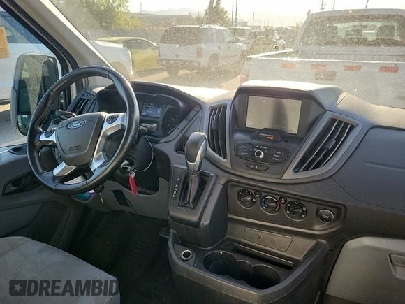 2019 Ford Transit z VIN 1FTYR2CG7KKA96911, wystawiony jako IAAI lot #42566551 z przebiegiem 207 807 mil mil oraz . Historia ofert i sprzedaży dostępna na DreamBid. Obrazek 34.
