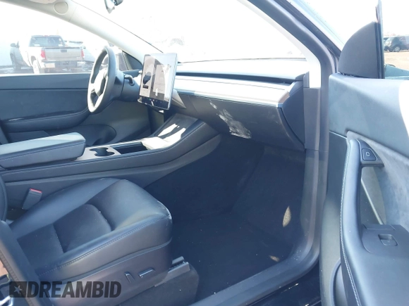 2022 Tesla Model Y Performance with VIN 7SAYGDEFXNF313636, listed as a IAAI auction lot 41660019 with 30,258 mi miles and . Bid and sale history available at DreamBid. Image 5.