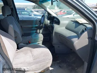 2000 Ford Windstar Wagon SE with VIN 2FMZA5248YBA46389, listed as a IAAI auction lot 40361708 with 281,576 mi miles. Bid and sale history available at carsss.com. Image 5.