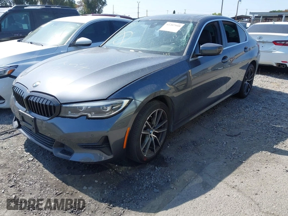2019 BMW 3 Series 330i z VIN WBA5R1C5XKFH20799, wystawiony jako IAAI lot #42207910 z przebiegiem 59 202 mil mil oraz . Historia ofert i sprzedaży dostępna na DreamBid. Obrazek 2.