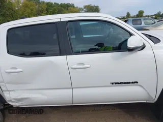 2023 Toyota Tacoma SR z VIN 3TMCZ5AN1PM637609, wystawiony jako IAAI lot #40345917 z przebiegiem 12 614 mil mil oraz . Historia ofert i sprzedaży dostępna na DreamBid. Obrazek 13.