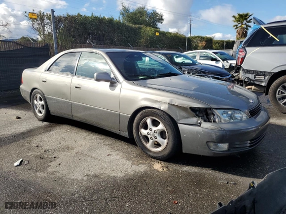 1998 Lexus ES 300 Luxury Sport Sdn with VIN JT8BF28G7W0142096, listed as a Copart auction lot 44586765 with 214,025 mi miles and Salvage Title. Bid and sale history available at carsss.com. Image 4.